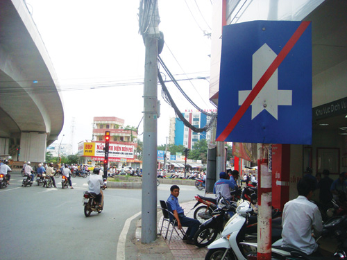 “Ma trận” biển báo giao thông: Đánh bẫy lái xe