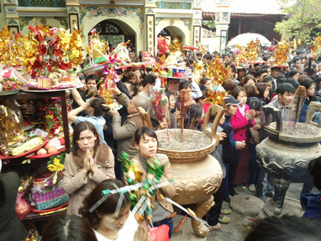 Ngân hàng khắt khe, ta đi... vay tiền bà Chúa