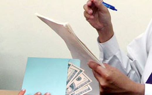 30% “tôm tép” và 70% “cá mập” tham nhũng