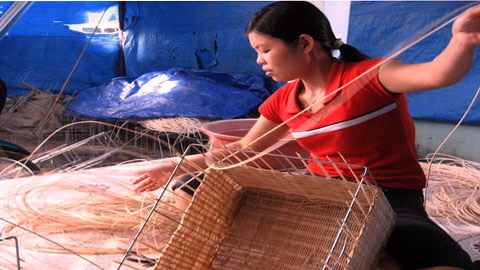 Đằng sau ánh đèn khu công nghiệp. Bài 4: 'Công nhân chấp nhận tăng ca vì sợ là chuyện có thật'