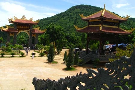 Thiền viện trên núi Bạch Mã