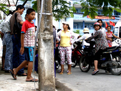 Điện giật chết học sinh, Phó giám đốc điện lực từ chức