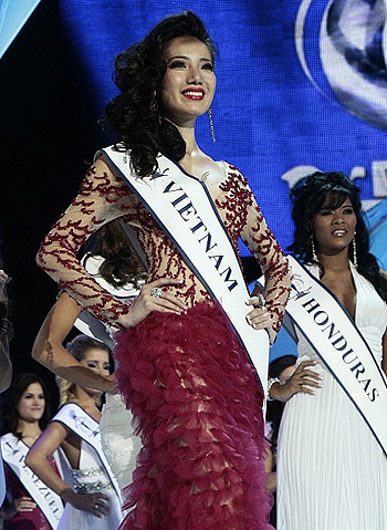 Sắc đẹp Việt đi thi: Bạ đâu xâu đó!