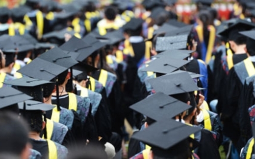 Đừng bỏ núi tiền hút nhân tài về "cắp ô"