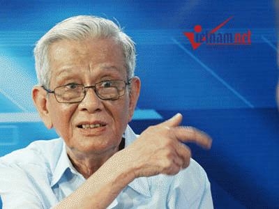 Về bốn nguy cơ và dân chủ trong Đảng