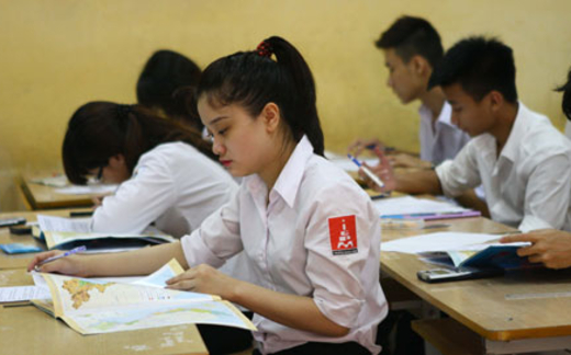 Bộ GD lộ ’bí mật quốc gia’ khống chế trần tốt nghiệp?