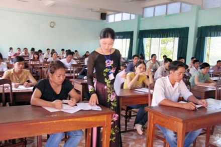 Vào biên chế - 100 triệu đồng