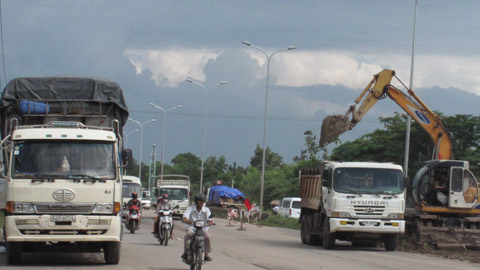 Cầu đường run rẩy chờ… bauxite
