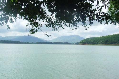 Biển Hồ ngày nắng trong