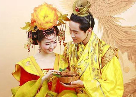 Bí mật khó tin về 'đàn bà và ngôi báu' của vua chúa VN