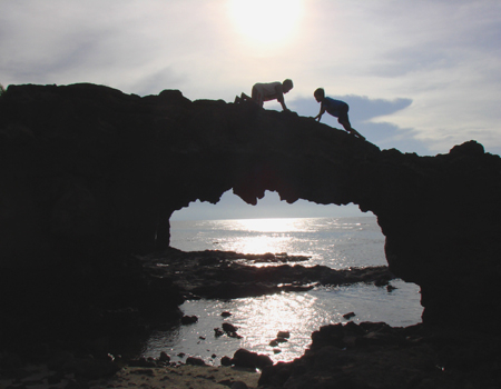 Kỳ thú vòm đá quê hương hải đội Hoàng Sa