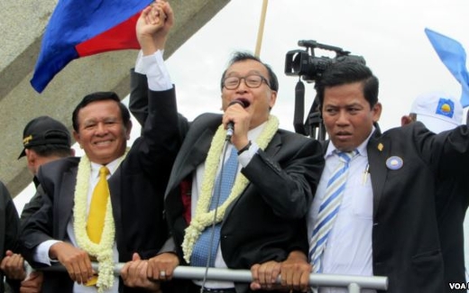 Lãnh đạo đối lập Kampuchea về nước được tiếp đón nồng nhiệt