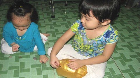 Dân từ chối: Tiền xu mất giá trị thanh toán