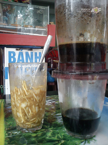 Ghé Bắc Giang thưởng thức món cafe dừa và bánh mì cay