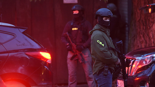 Ba Lan: Các doanh nhân Việt bị Văn phòng Trung ương chống Tham nhũng (CBA) bắt. Họ xuất các hóa đơn VAT khống trị giá nhiều triệu zloty