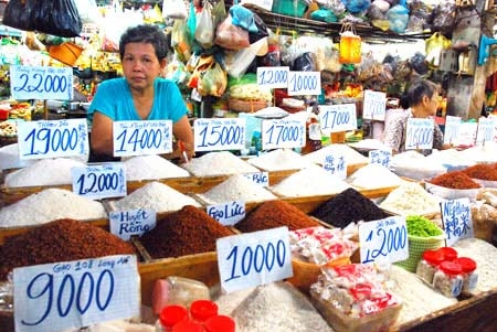 Doanh nghiệp lo sợ, nhìn nhau tăng giá