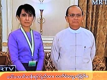 Tổng thống Miến Điện làm việc với nhà đối lập Aung San Suu Kyi