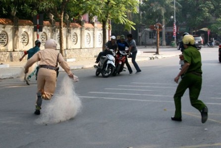 Khi Nhà nước dùng "cây gậy"
