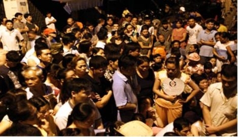 "Bồng bế nhau lên nó ở non"?