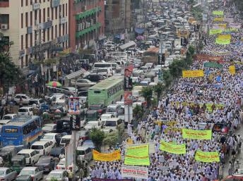 Hàng ngàn người Hồi giáo đốt phá chùa tại miền nam Bangladesh