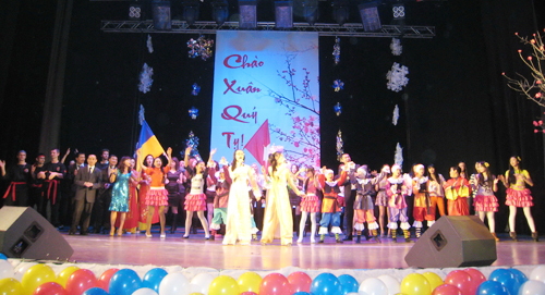 Cộng đồng Việt Nam thành phố Kiev đón xuân Quý Tỵ – 2013