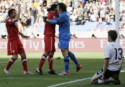 Serbia bất ngờ quật ngã người khổng lồ Đức