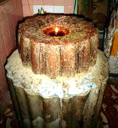 Chuyện ly kỳ về những cây nến cháy suốt 600 năm
