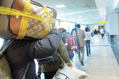 Hai giờ ở phi trường Cairo