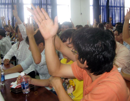 Đối thoại với sinh viên về việc lộ đề thi