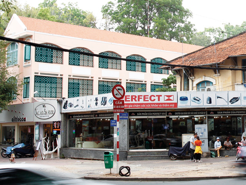 Chủ trương bị đảo ngược: trường học đã thua cao ốc!