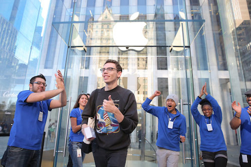 Apple lập kỷ lục với hơn 10 triệu iPhone được bán trong 3 ngày