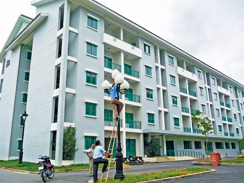 Nhà cho người thu nhập thấp: Mười năm nhịn ăn mới với tới