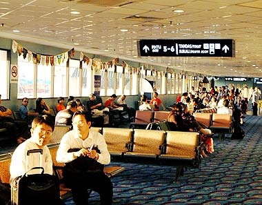 Khách hàng VIP của Viettel chịu bẽ bàng tại sân bay