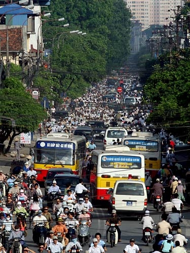 Người dân hỏi: Ra đường hay "đi đánh trận"?