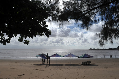 Bão tan, 12 người mất tích