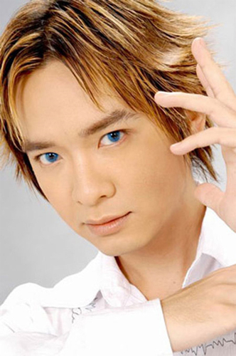 Tung hê giới tính: Mốt mới của ca sĩ ?