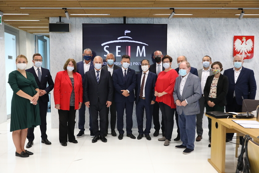 Chính phủ Ba Lan hỗ trợ và bán vắc-xin cho Việt Nam (*)