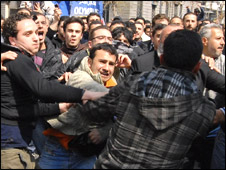 Quốc tế lên án Syria đàn áp biểu tình