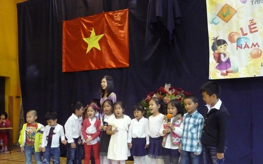 THÔNG BÁO LỄ KHAI GIẢNG NĂM HỌC 2013-2014 / TRƯỜNG TIẾNG VIỆT LLQ TẠI BA LAN