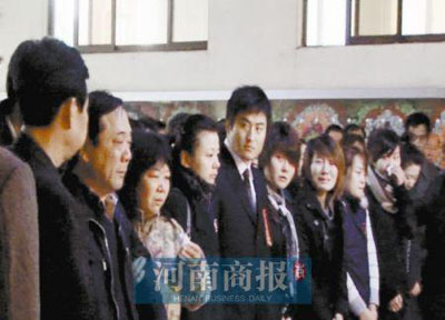 Đám cưới cảm động tại nhà tang lễ