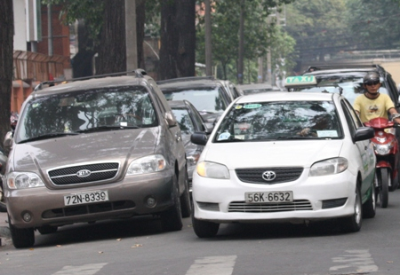 Xe biển số “chẵn lẻ”: Không nên đẩy cái khó cho dân