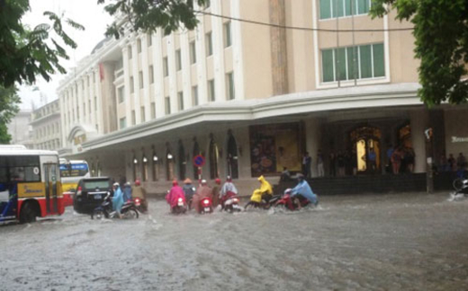 Vất vả chống ngập