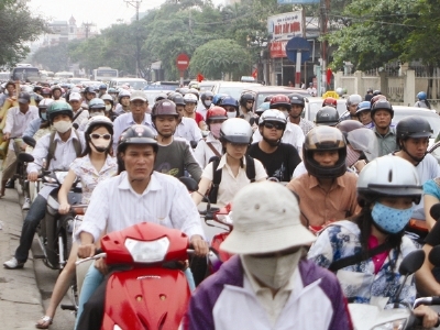 Hạn chế xe máy, xe cá nhân: Xe buýt có gồng nổi?