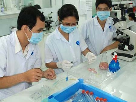 Tăng học phí kịch trần