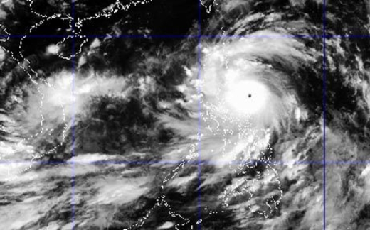 Bão Utor tăng 2 cấp khi gần biển Đông