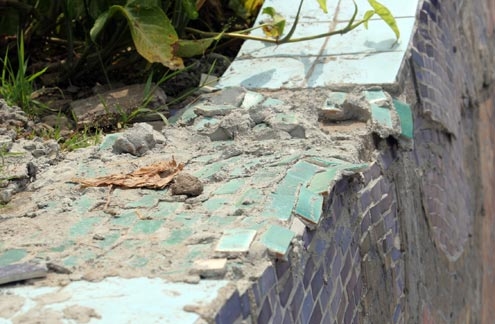 Nhiều vết nứt trên 'bức tranh gốm dài nhất thế giới'