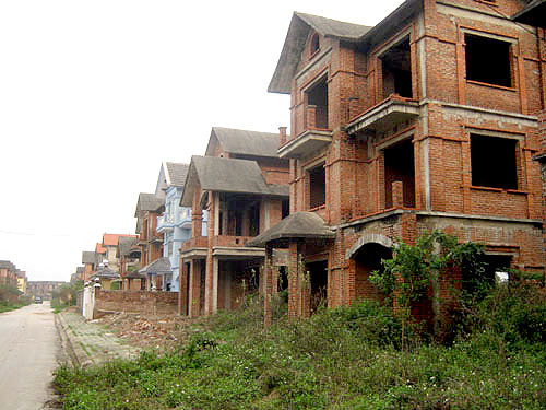 Ai là chủ những biệt thự bỏ hoang trong khu đô thị mới?