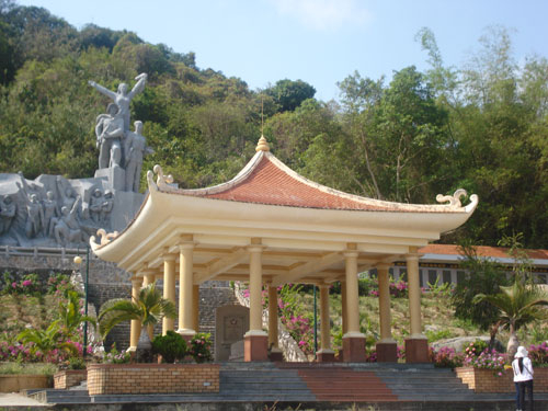 Nghe bà Cà Mị kể chuyện chị Sứ trong Hòn Đất