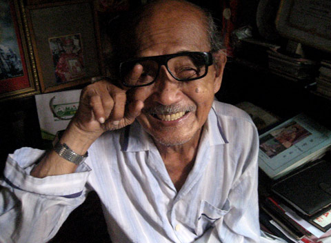 NSƯT Hồ Kiểng vui sống ở 'cõi trần gian lụp xụp'