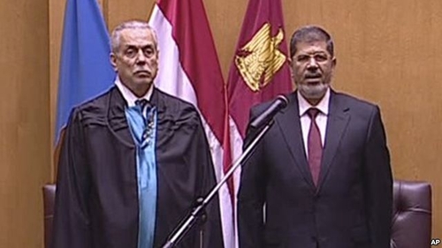 Ông Morsi nhậm chức tổng thống và hứa hẹn một kỷ nguyên mới cho Ai Cập
